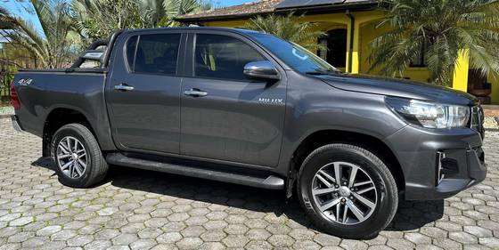 TOYOTA HILUX 2.8 SRV 4X4 CD 16V DIESEL 4P AUTOMÁTICO